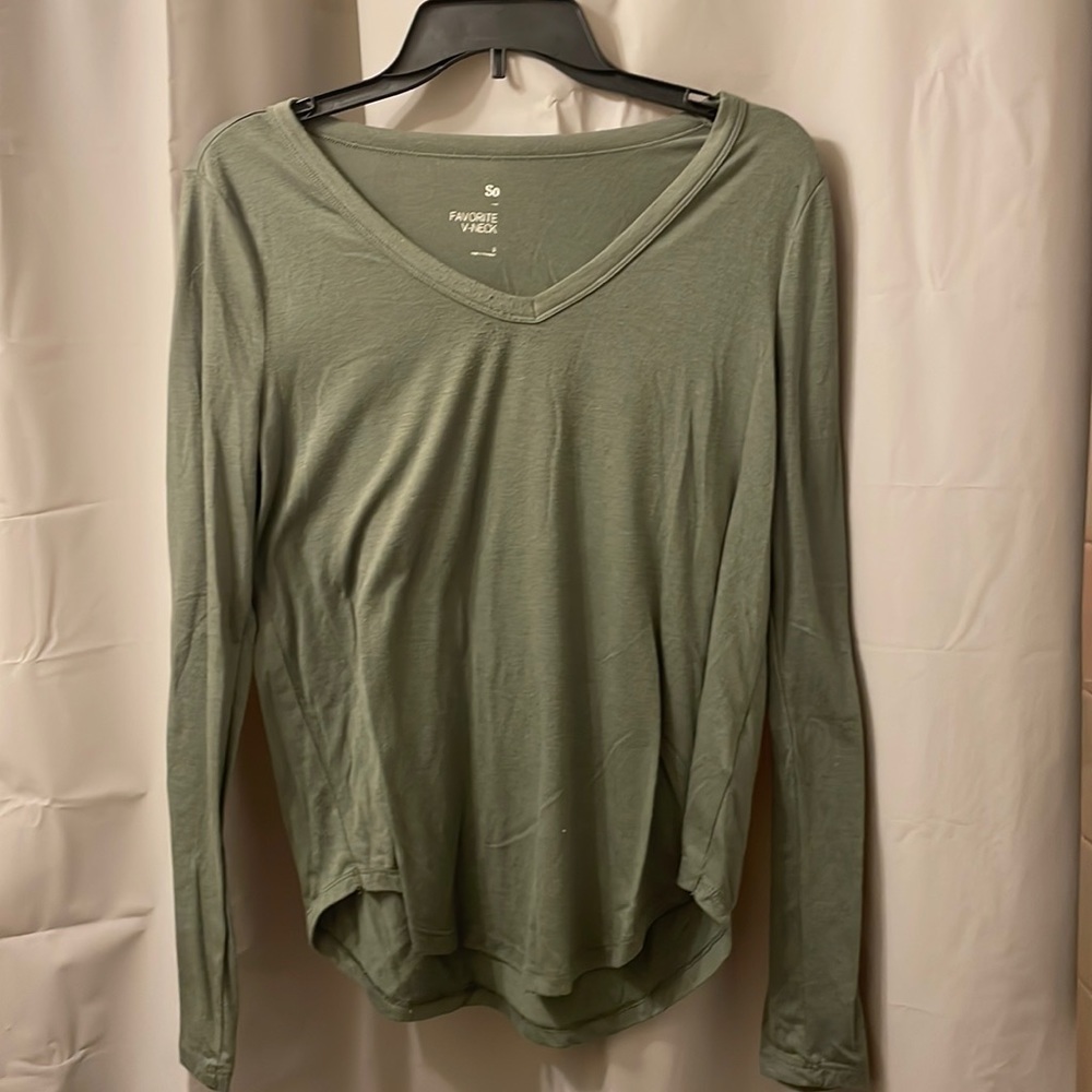 Basic LongSleeve Vneck